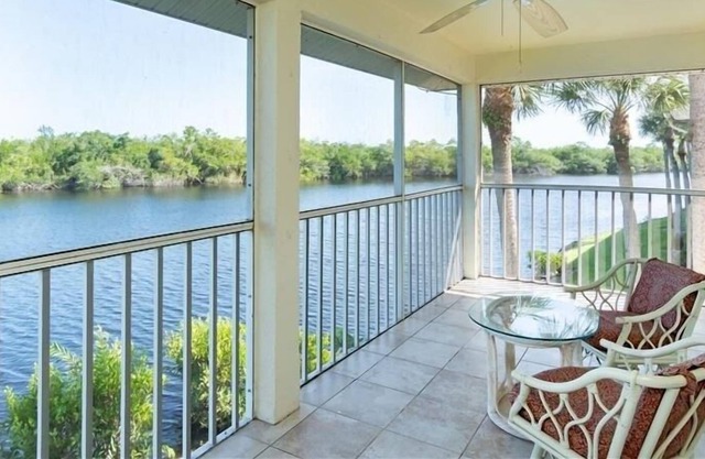 Mainsail (2-Bedroom Condo) with Pool by RedAwning