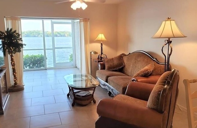 Mainsail (2-Bedroom Condo) with Pool by RedAwning