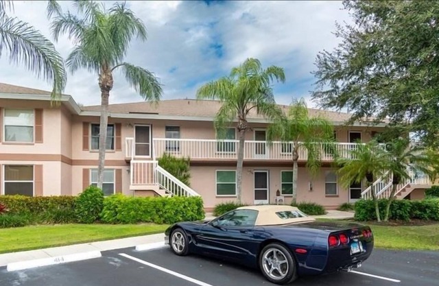 Mainsail (2-Bedroom Condo) with Pool by RedAwning