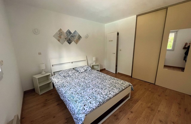 Maison à la campagne proche de Brantôme et Périgueux avec piscine couverte