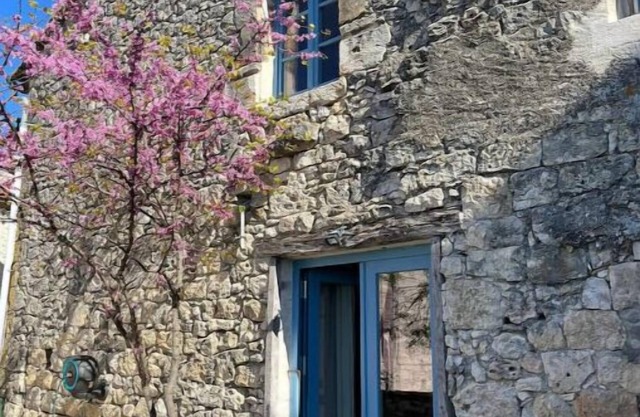 Maison au coeur du village de Roquecor