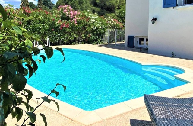 MAISON AVEC JARDIN, PISCINE, WIFI, AU CALME A PRADES