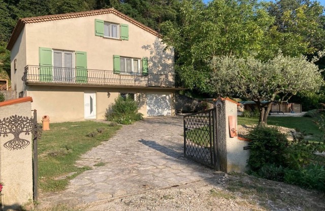 Vinsobres - Maison toute équipée au calme avec piscine, terrain de pétanque.