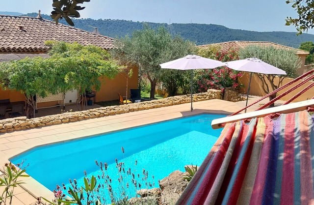 Maison avec piscine dans un petit village provençal