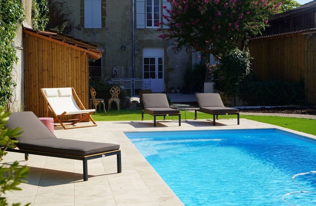 Maison bourgeoise 4ch piscine-jacuzzi intérieur parking privé