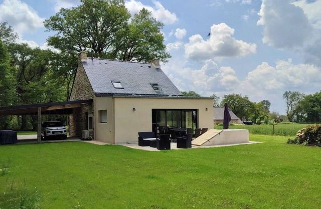 Maison bretonne rénovée à 20 min des plages, parking privé