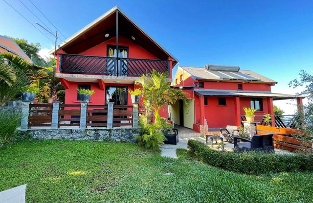 Maison cosy avec vue mer et jardin à Trois Bassins