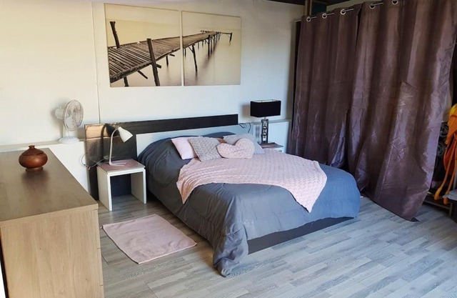 Maison d'une chambre avec jacuzzi jardin clos et wifi a Saint Louis