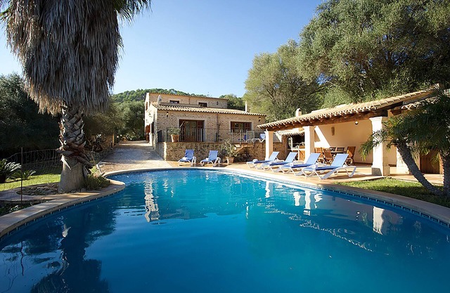 Ancienne maison majorquine luxueusement équipée et décorée, avec belles vues et grande piscine