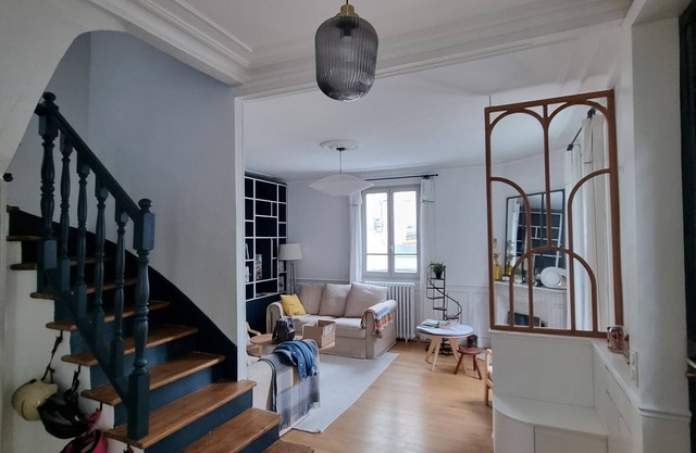 Maison de charme parisienne refaite à neuf, idéale pour une ou deux familles.