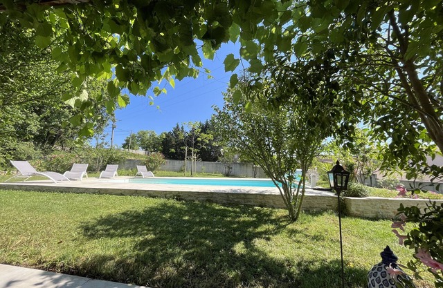 Maison individuelle climatisée avec piscine au calme dans petit village