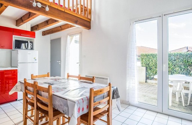 Maison Jumelée à 2 Pas de la Plage - Piscine, Terrasse, Parking Privé - Idéale Famille/Amis - FR-1-319-193