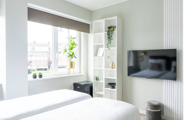 This apartment is a 1 bedroom(s), 1 bathrooms, located in Raamsdonksveer, Noord-Brabant.