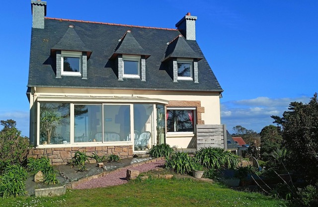 Maison Vue mer avec grand jardin sur la Côte de Granit Rose