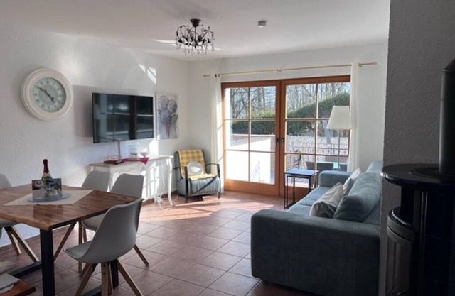app maisonnette luxueuse., Poêle à bois, Sauna, Salon, Piscine, 50 mètres du lac,