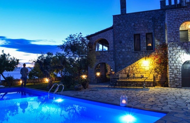 Château avec piscine! Superbe vue mer à 1 km de la plage