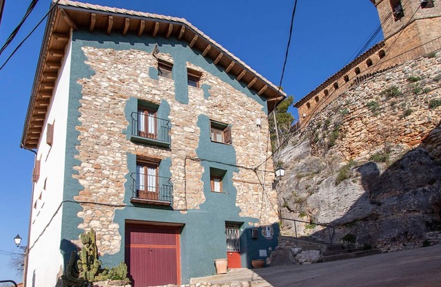 Majestueuse maison de vacances à Benabarre avec balcon