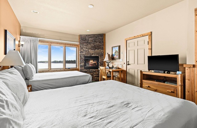 Majestic Lake Views | Studio, 2 Queen | Pools