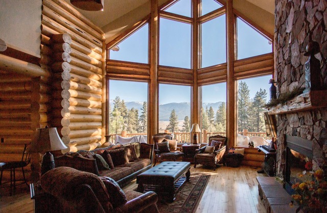 Majestic Log Cabin avec une vue imprenable; Près de Brundage & MeadowCreek Golf Course