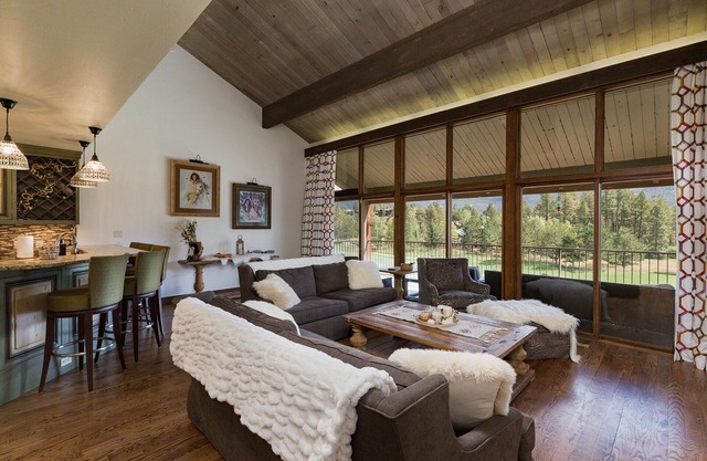 Majestic Mountain Retreat (#740) | Near Ski - On Golf Course - AC/Pool/HotTub