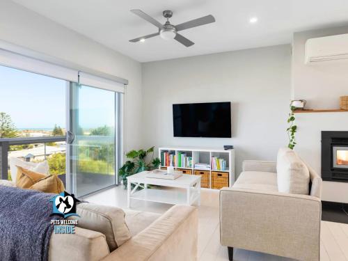 Majestic Ocean Views in Architectural 3BR House