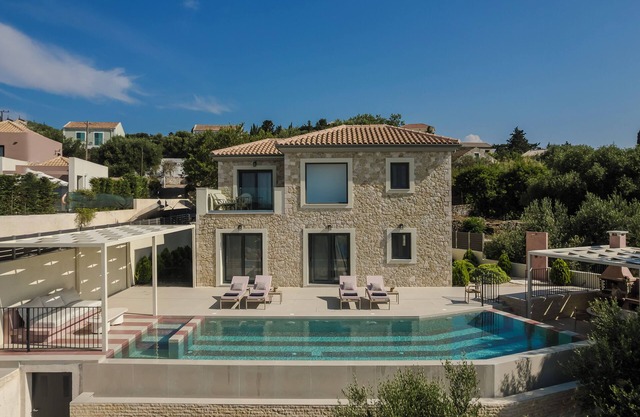 TOUT NOUVEAU: Villa en pierre majestueuse, piscine privée avec vue sur la mer