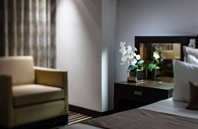Majestic Suite fit for Royalty! Upscale Amenities