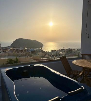 Majestic View Villa - Outdoor Jacuzzi