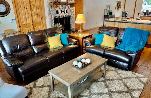 20 acres de belles vues, grand parking, donnant sur le lac Cascade