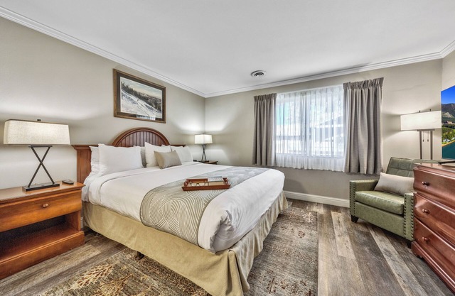 Majestic Views! 1BR Accommodation w/ Kitchen! Breakfast, Pets Allowed!