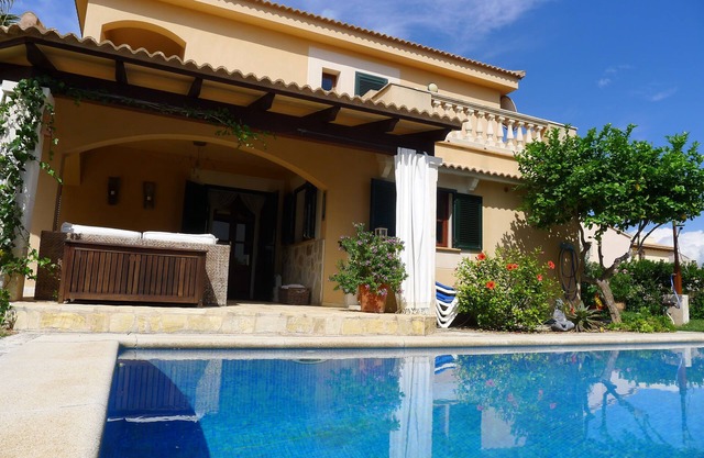 Maison de rêve de style majorquin - 3 chambres doubles, 2 salles de bain, 3 terrasses, piscine, grill, ...
