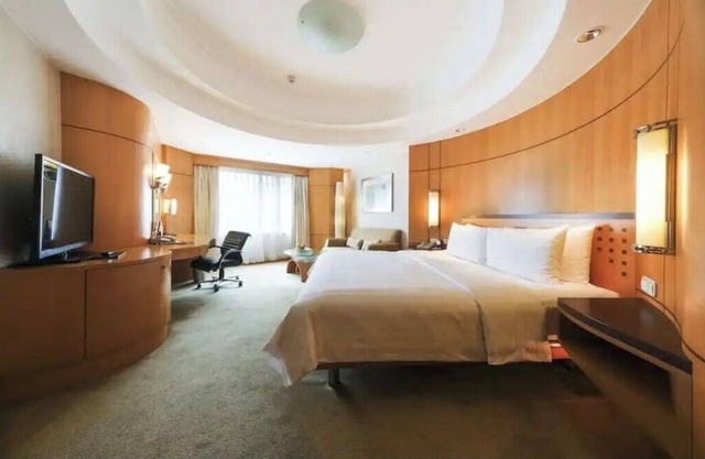 Makati Shangri-La, Manila