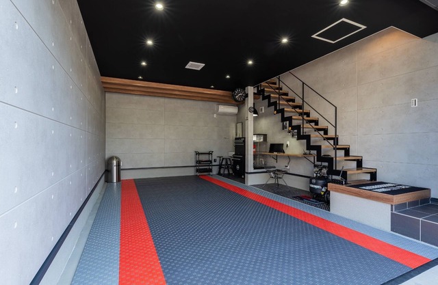 Make a reservation directly and save Double room - Garage House Hotel ISHIUCHI BASE 02 / Hiroshima Hiroshima