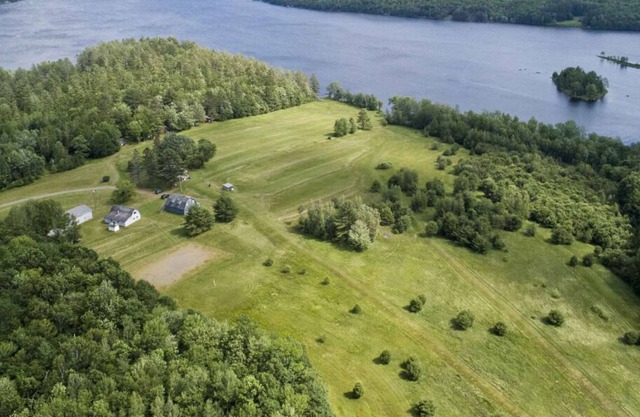 Retraite familiale récemment rénovée au bord de l'eau pouvant accueillir plus de 30 personnes