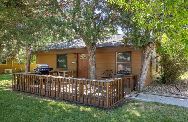 2 Bedroom Cottage F/q Beds