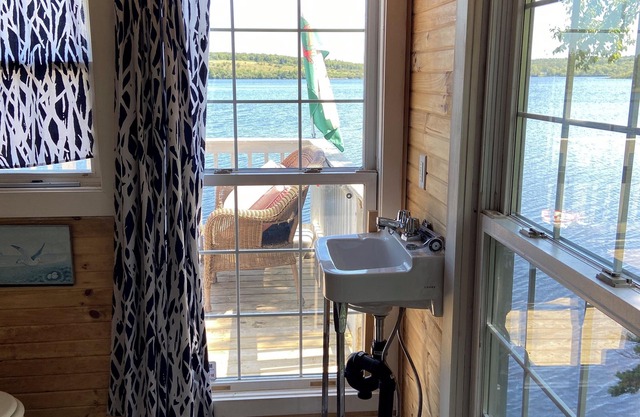Make some amazing memories at this unique, friendly lakefront Wits End Cottage