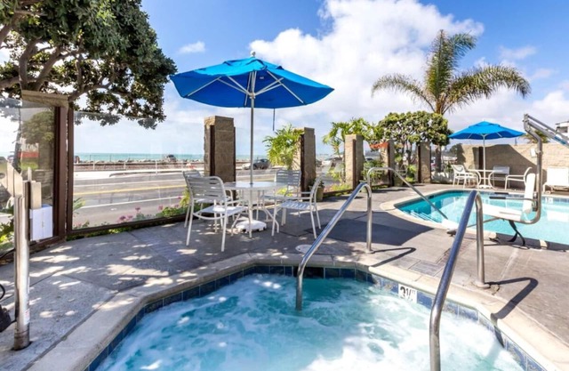 Your Relaxing Getaway Awaits! Beachfront, Parking, Outdoor Pool!