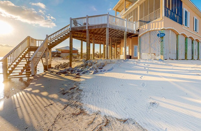 NOUVELLE LISTE! Faire des souvenirs au paradis, une maison en bord de mer avec belvédère, terrasses
