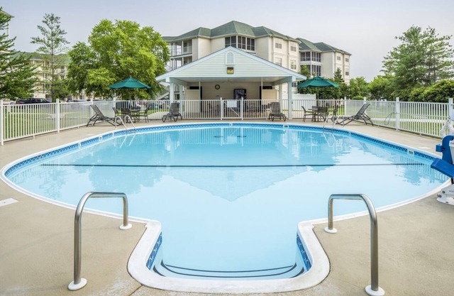 Making The Best Memories Along The Way! Pool, Walk to Shopping and Dining