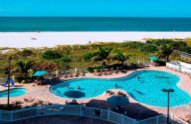 Making The Best Memories Along The Way! 4 Relaxing Units, Pool, Beach Access
