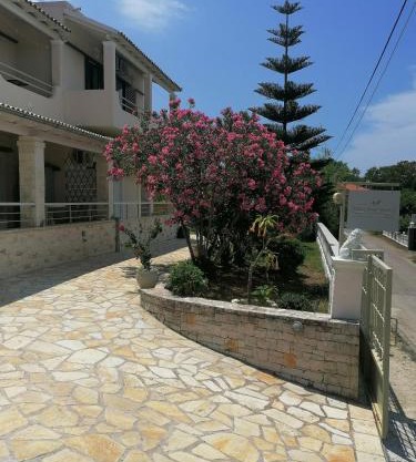 Makis Apartments