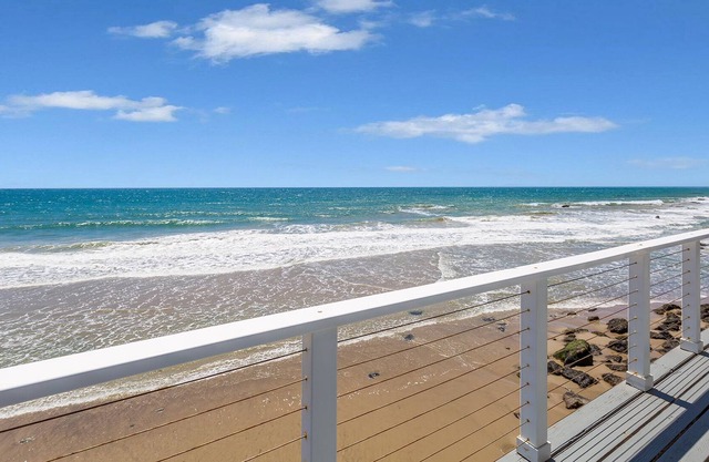 Malibu Beach Pad - Awesome Secluded Beachfront Home