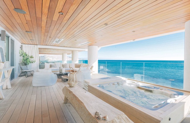 Malibu Beachfront home with Gorgeous Views and stunning decor
