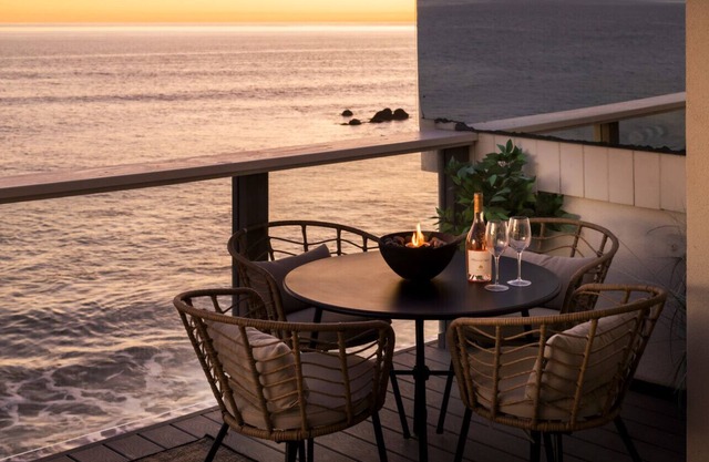 Malibu Breeze- Ocean Front Condo w/ Beach Access