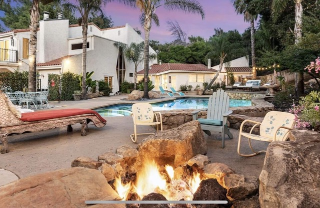 Malibu Canyon Guest House in Perfect Location with Majestic Views