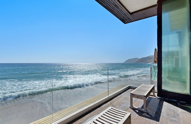 Malibu Modern Beach House - Pont sur le toit - Sur une plage privée!