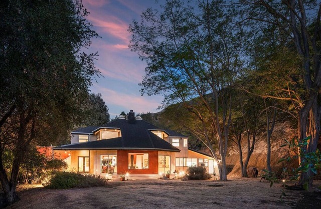 Malibu Modern Haven: Mountain Views