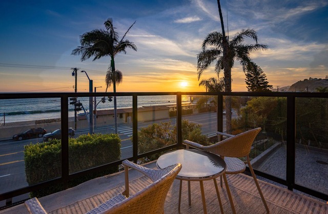 Malibu Ocean View Contemporary House with Pool