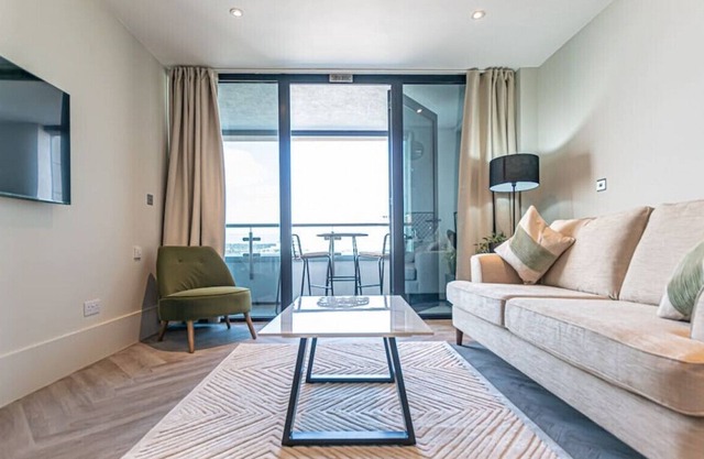 Malmaison Apt 26 · Stunning lux 1bed apt | balcony | river views