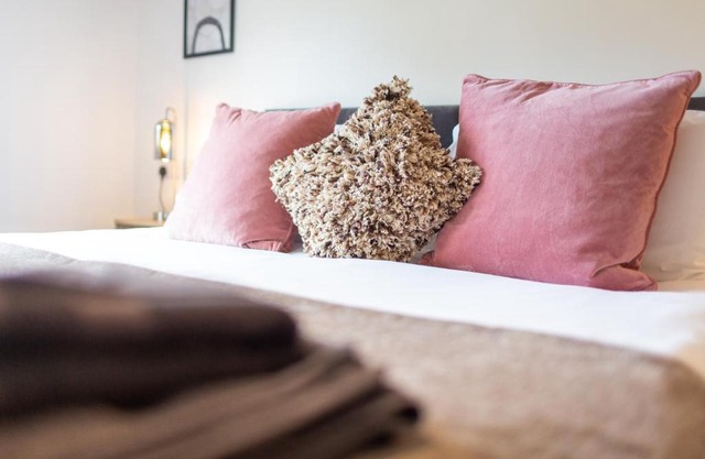 Maltings House Cosy and Stylish 2 bedroom flat near the city centre with free parking and ensuite rooms